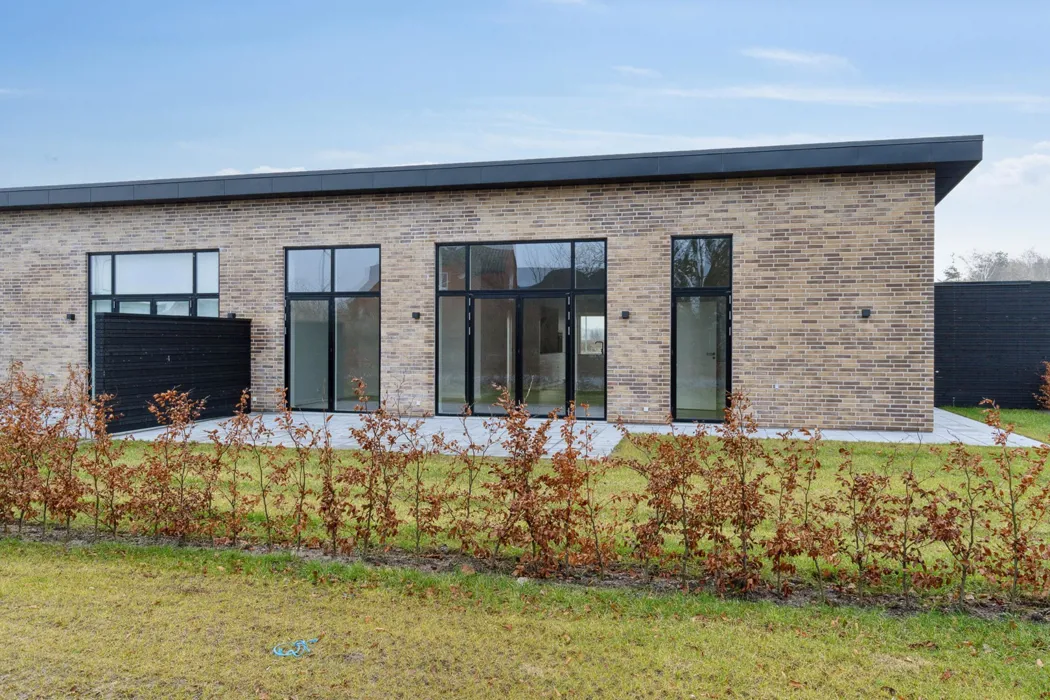 Fantastisk og nyopført rækkehus i et plan med have  19